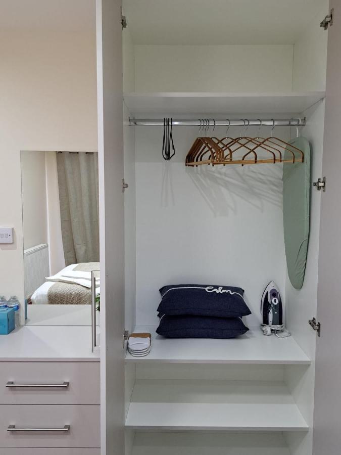 Modern 2 Bed 2 Bath Apartment Free Parking Watford  Eksteriør bilde