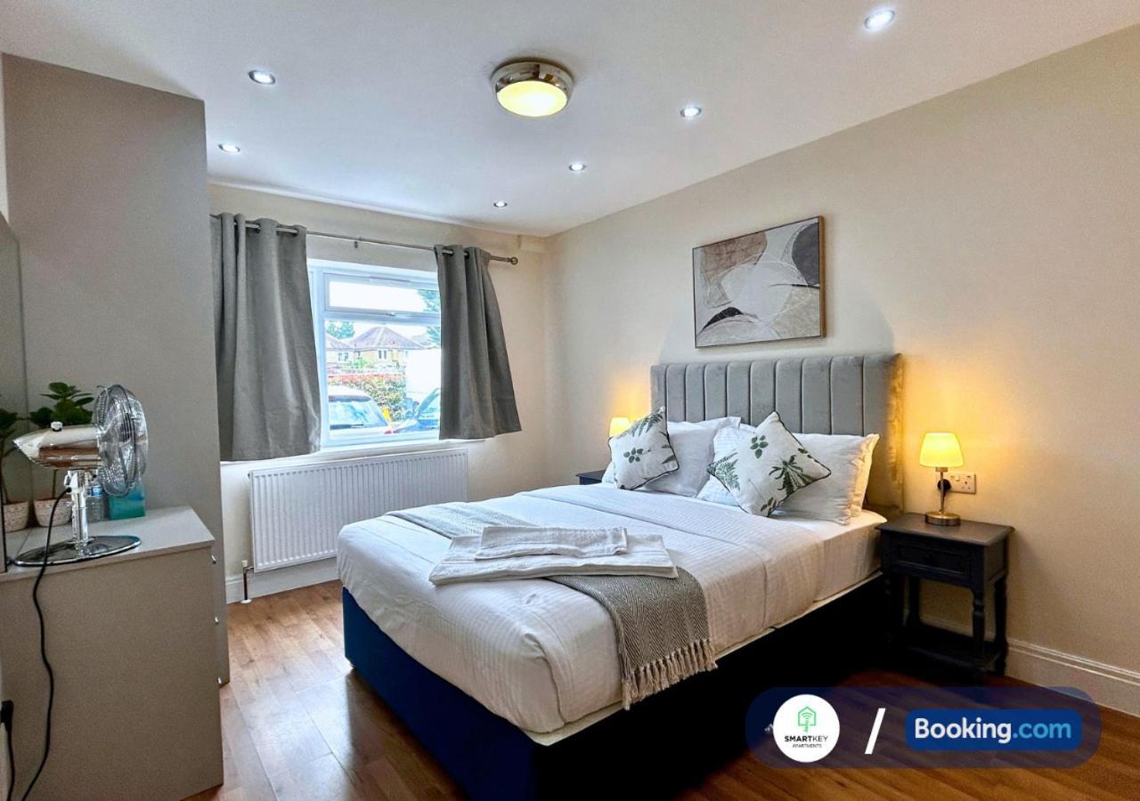 Modern 2 Bed 2 Bath Apartment Free Parking Watford  Eksteriør bilde