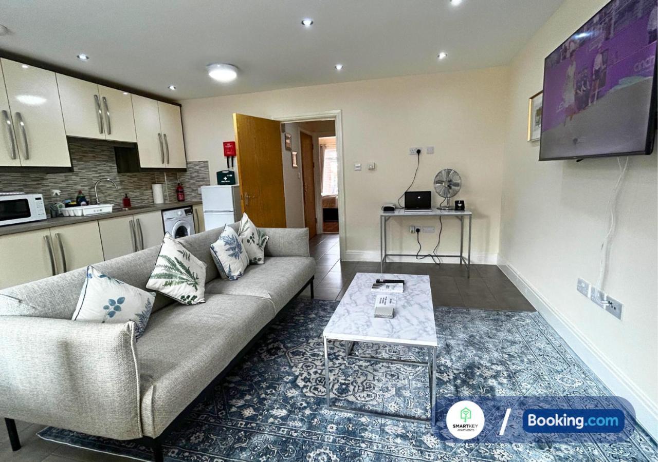 Modern 2 Bed 2 Bath Apartment Free Parking Watford  Eksteriør bilde
