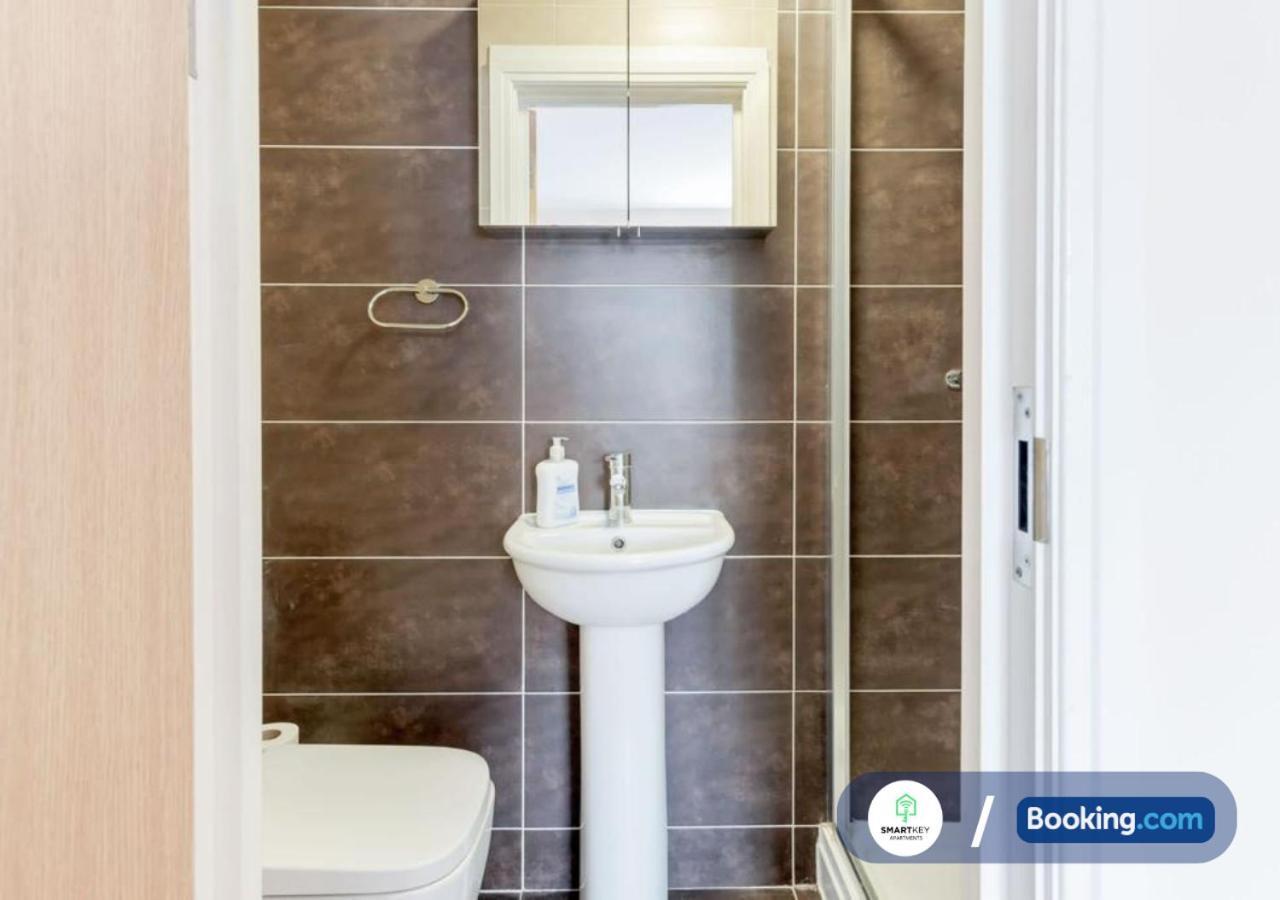 Modern 2 Bed 2 Bath Apartment Free Parking Watford  Eksteriør bilde