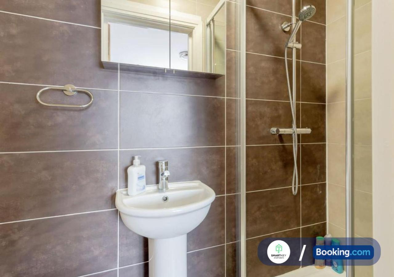 Modern 2 Bed 2 Bath Apartment Free Parking Watford  Eksteriør bilde