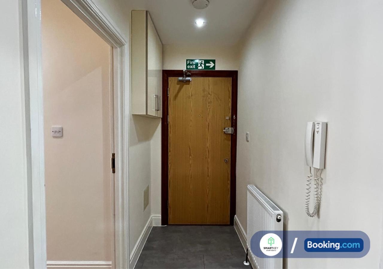 Modern 2 Bed 2 Bath Apartment Free Parking Watford  Eksteriør bilde